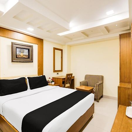 Super Townhouse Oak Alandur Near Chennai Airport Formerly Vijay Park Dış mekan fotoğraf