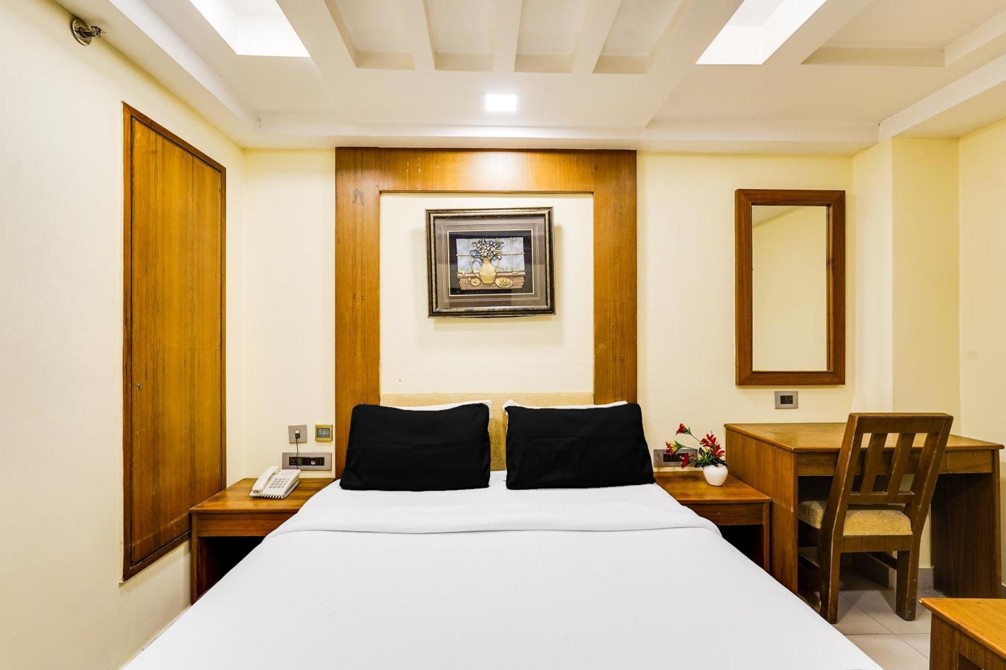 Super Townhouse Oak Alandur Near Chennai Airport Formerly Vijay Park Dış mekan fotoğraf