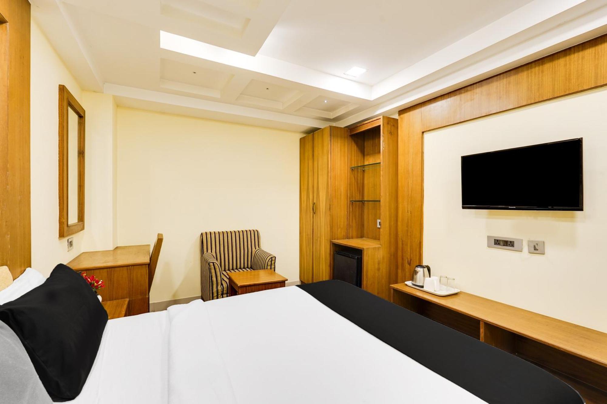 Super Townhouse Oak Alandur Near Chennai Airport Formerly Vijay Park Dış mekan fotoğraf